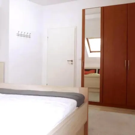 Apartment Wohung Mit Balkon Und Garten Nahe Stadtgrenze *