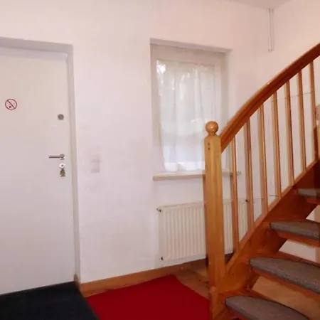 Wohung Mit Balkon Und Garten Nahe Stadtgrenze *