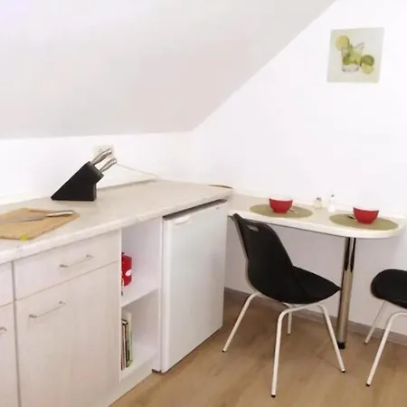 Apartment Wohung Mit Balkon Und Garten Nahe Stadtgrenze
