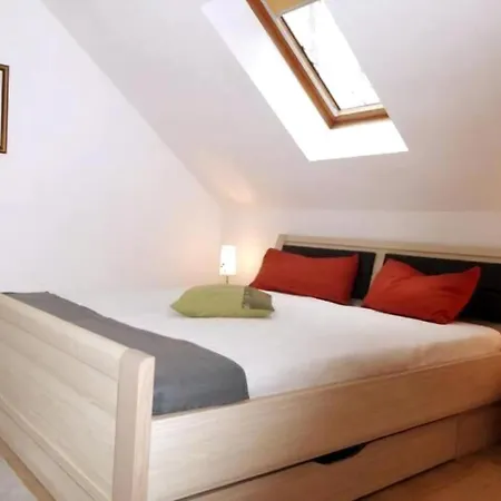 Apartment Wohung Mit Balkon Und Garten Nahe Stadtgrenze *